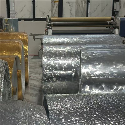 Lipni sienų plokštė